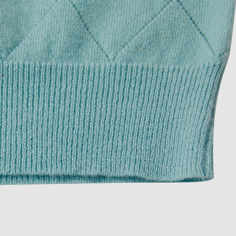 ML2212 Sveter z pleteného svetra s diamantovým dutým výstrihom a stuhou ML2212 Sveter z pleteného svetra s diamantovým dutým výstrihom a stuhou