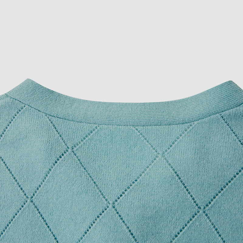 ML2212 Sveter z pleteného svetra s diamantovým dutým výstrihom a stuhou ML2212 Sveter z pleteného svetra s diamantovým dutým výstrihom a stuhou